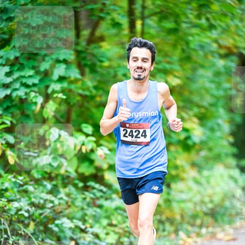 12.10.2025 - Bramfelder Halbmarathon 2025 Dr. Thomas Lammeyer http://msf.ph/oto/9340333 12.10.2025 09:46:01 Laufen 34, 2424 meine-sportfotos.de