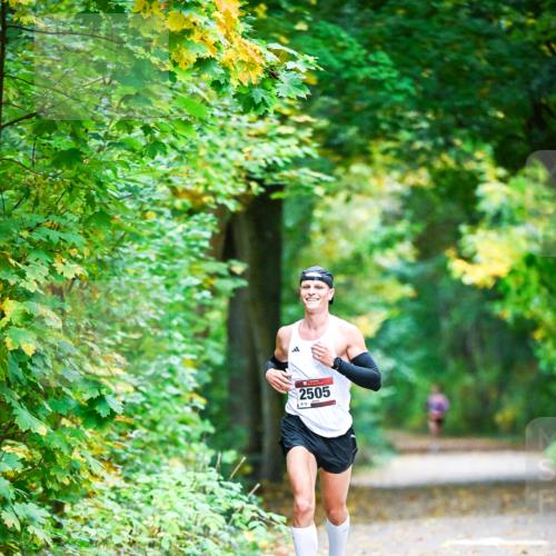 12.10.2025 - Bramfelder Halbmarathon 2025 Dr. Thomas Lammeyer http://msf.ph/oto/9340343 12.10.2025 09:46:05 Laufen 2505, 12 meine-sportfotos.de