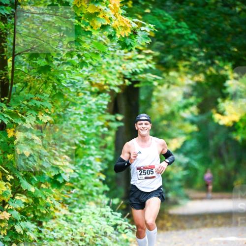 12.10.2025 - Bramfelder Halbmarathon 2025 Dr. Thomas Lammeyer http://msf.ph/oto/9340345 12.10.2025 09:46:06 Laufen 2505, 812 meine-sportfotos.de