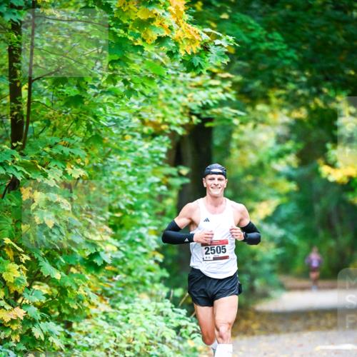 12.10.2025 - Bramfelder Halbmarathon 2025 Dr. Thomas Lammeyer http://msf.ph/oto/9340346 12.10.2025 09:46:06 Laufen 2505 meine-sportfotos.de