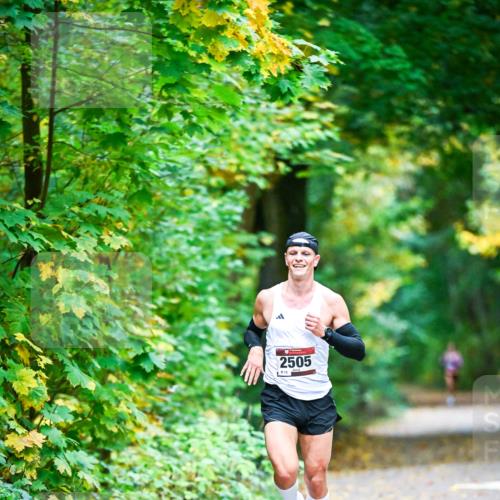 12.10.2025 - Bramfelder Halbmarathon 2025 Dr. Thomas Lammeyer http://msf.ph/oto/9340347 12.10.2025 09:46:06 Laufen 2505, 812 meine-sportfotos.de