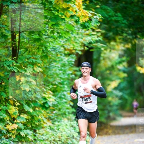 12.10.2025 - Bramfelder Halbmarathon 2025 Dr. Thomas Lammeyer http://msf.ph/oto/9340348 12.10.2025 09:46:06 Laufen 2505, 812 meine-sportfotos.de