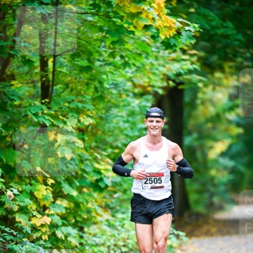 12.10.2025 - Bramfelder Halbmarathon 2025 Dr. Thomas Lammeyer http://msf.ph/oto/9340351 12.10.2025 09:46:06 Laufen 2505, 812 meine-sportfotos.de