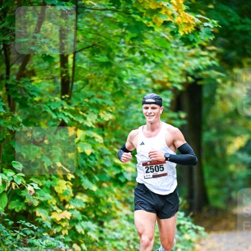 12.10.2025 - Bramfelder Halbmarathon 2025 Dr. Thomas Lammeyer http://msf.ph/oto/9340353 12.10.2025 09:46:07 Laufen 2505, 812 meine-sportfotos.de