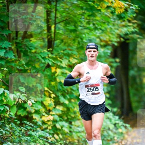 12.10.2025 - Bramfelder Halbmarathon 2025 Dr. Thomas Lammeyer http://msf.ph/oto/9340355 12.10.2025 09:46:07 Laufen 2505, 812 meine-sportfotos.de
