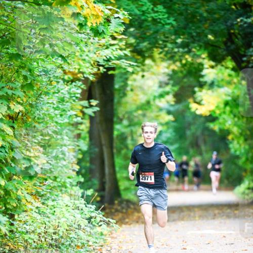 12.10.2025 - Bramfelder Halbmarathon 2025 Dr. Thomas Lammeyer http://msf.ph/oto/9340423 12.10.2025 09:47:28 Laufen 2971 meine-sportfotos.de
