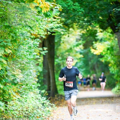12.10.2025 - Bramfelder Halbmarathon 2025 Dr. Thomas Lammeyer http://msf.ph/oto/9340424 12.10.2025 09:47:28 Laufen 2971 meine-sportfotos.de