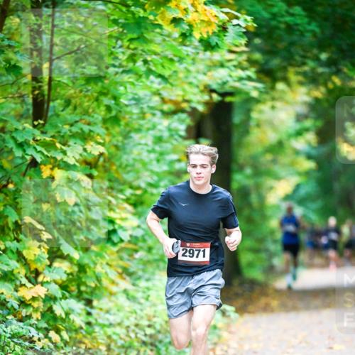 12.10.2025 - Bramfelder Halbmarathon 2025 Dr. Thomas Lammeyer http://msf.ph/oto/9340437 12.10.2025 09:47:30 Laufen 2971 meine-sportfotos.de
