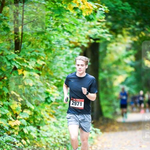 12.10.2025 - Bramfelder Halbmarathon 2025 Dr. Thomas Lammeyer http://msf.ph/oto/9340438 12.10.2025 09:47:30 Laufen 2971 meine-sportfotos.de