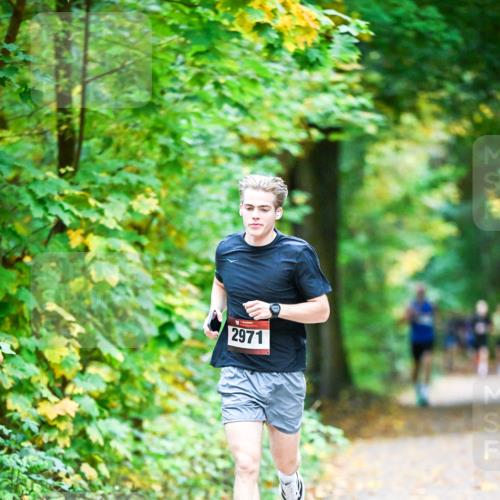 12.10.2025 - Bramfelder Halbmarathon 2025 Dr. Thomas Lammeyer http://msf.ph/oto/9340439 12.10.2025 09:47:30 Laufen 2971 meine-sportfotos.de