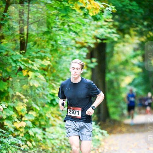 12.10.2025 - Bramfelder Halbmarathon 2025 Dr. Thomas Lammeyer http://msf.ph/oto/9340440 12.10.2025 09:47:30 Laufen 2971 meine-sportfotos.de