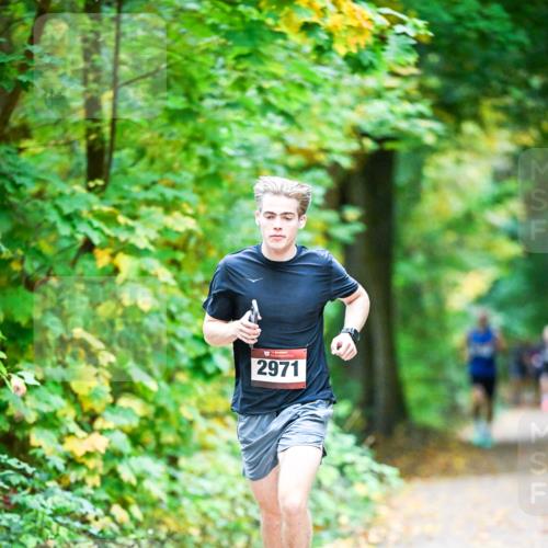 12.10.2025 - Bramfelder Halbmarathon 2025 Dr. Thomas Lammeyer http://msf.ph/oto/9340441 12.10.2025 09:47:30 Laufen 2971 meine-sportfotos.de