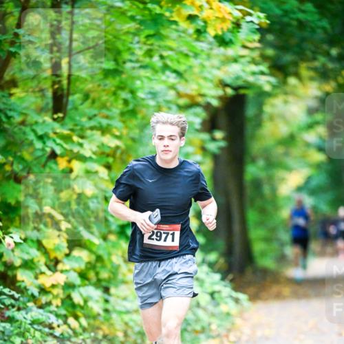 12.10.2025 - Bramfelder Halbmarathon 2025 Dr. Thomas Lammeyer http://msf.ph/oto/9340442 12.10.2025 09:47:30 Laufen 2971 meine-sportfotos.de