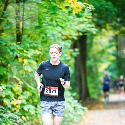 12.10.2025 - Bramfelder Halbmarathon 2025 Dr. Thomas Lammeyer http://msf.ph/oto/9340443 12.10.2025 09:47:30 Laufen 2971 meine-sportfotos.de