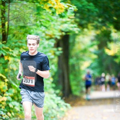 12.10.2025 - Bramfelder Halbmarathon 2025 Dr. Thomas Lammeyer http://msf.ph/oto/9340444 12.10.2025 09:47:31 Laufen 2971 meine-sportfotos.de