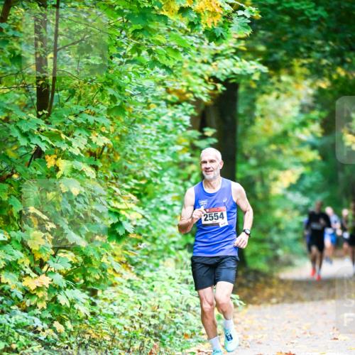 12.10.2025 - Bramfelder Halbmarathon 2025 Dr. Thomas Lammeyer http://msf.ph/oto/9340446 12.10.2025 09:47:39 Laufen 2554, 97 meine-sportfotos.de
