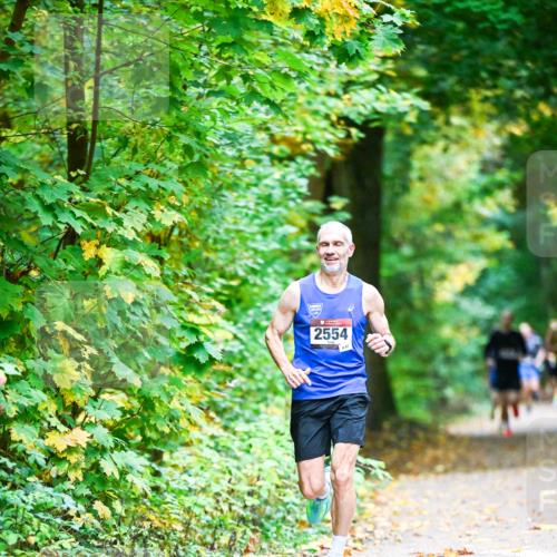 12.10.2025 - Bramfelder Halbmarathon 2025 Dr. Thomas Lammeyer http://msf.ph/oto/9340448 12.10.2025 09:47:39 Laufen 2554 meine-sportfotos.de