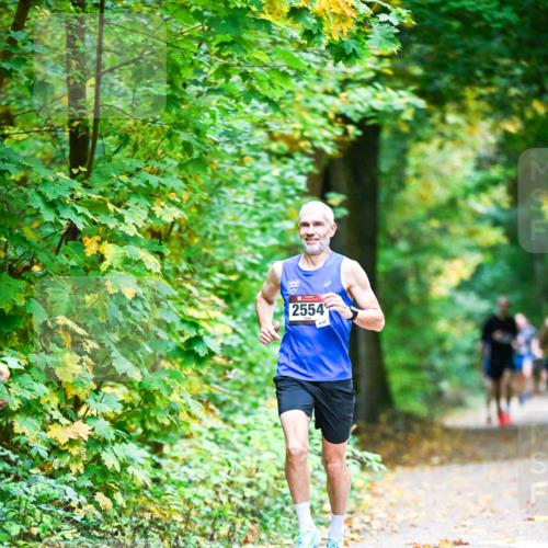 12.10.2025 - Bramfelder Halbmarathon 2025 Dr. Thomas Lammeyer http://msf.ph/oto/9340449 12.10.2025 09:47:39 Laufen 2554, 91 meine-sportfotos.de
