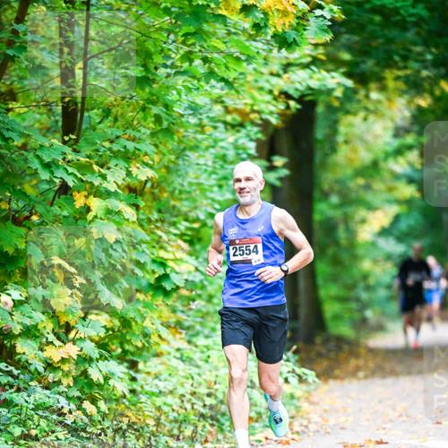12.10.2025 - Bramfelder Halbmarathon 2025 Dr. Thomas Lammeyer http://msf.ph/oto/9340450 12.10.2025 09:47:39 Laufen 2554, 97 meine-sportfotos.de
