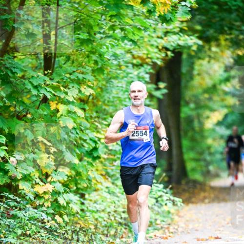 12.10.2025 - Bramfelder Halbmarathon 2025 Dr. Thomas Lammeyer http://msf.ph/oto/9340452 12.10.2025 09:47:40 Laufen 2554 meine-sportfotos.de