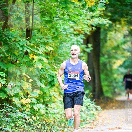 12.10.2025 - Bramfelder Halbmarathon 2025 Dr. Thomas Lammeyer http://msf.ph/oto/9340453 12.10.2025 09:47:40 Laufen 2554, 97 meine-sportfotos.de