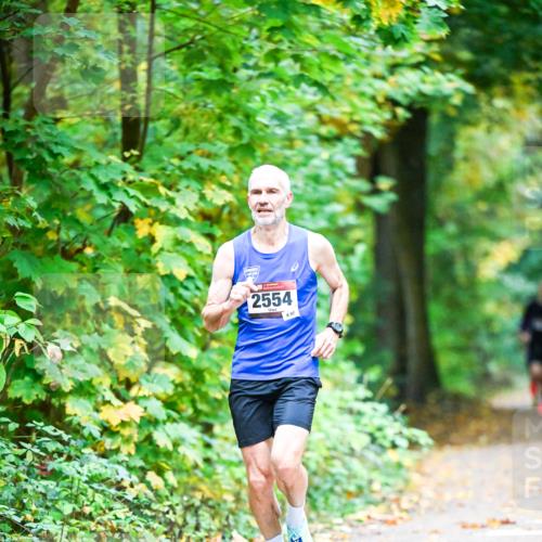 12.10.2025 - Bramfelder Halbmarathon 2025 Dr. Thomas Lammeyer http://msf.ph/oto/9340456 12.10.2025 09:47:40 Laufen 2554, 97 meine-sportfotos.de