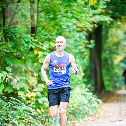 12.10.2025 - Bramfelder Halbmarathon 2025 Dr. Thomas Lammeyer http://msf.ph/oto/9340458 12.10.2025 09:47:41 Laufen 2554 meine-sportfotos.de