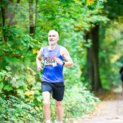 12.10.2025 - Bramfelder Halbmarathon 2025 Dr. Thomas Lammeyer http://msf.ph/oto/9340459 12.10.2025 09:47:41 Laufen 2554, 97 meine-sportfotos.de