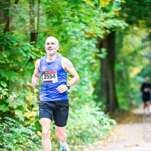 12.10.2025 - Bramfelder Halbmarathon 2025 Dr. Thomas Lammeyer http://msf.ph/oto/9340460 12.10.2025 09:47:41 Laufen 2554, 97 meine-sportfotos.de
