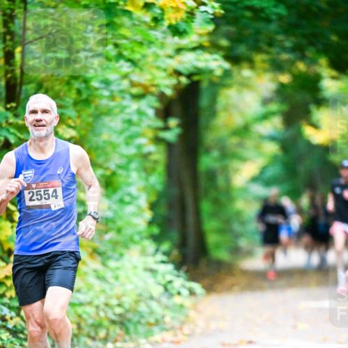 12.10.2025 - Bramfelder Halbmarathon 2025 Dr. Thomas Lammeyer http://msf.ph/oto/9340461 12.10.2025 09:47:41 Laufen 2554, 97 meine-sportfotos.de