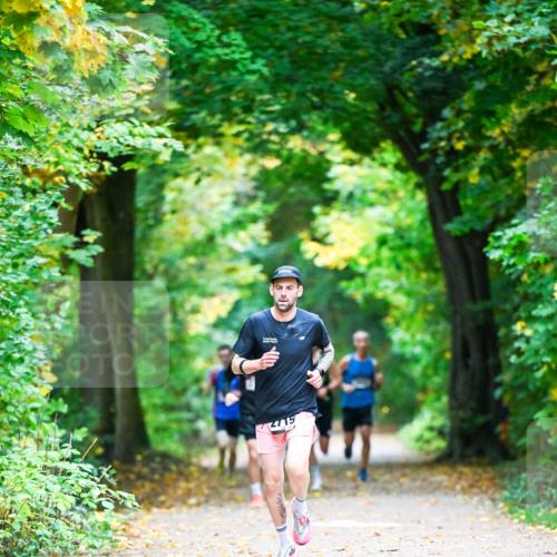 12.10.2025 - Bramfelder Halbmarathon 2025 Dr. Thomas Lammeyer http://msf.ph/oto/9340463 12.10.2025 09:47:44 Laufen 415 meine-sportfotos.de