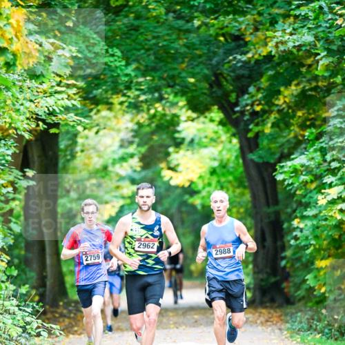 12.10.2025 - Bramfelder Halbmarathon 2025 Dr. Thomas Lammeyer http://msf.ph/oto/9340504 12.10.2025 09:47:51 Laufen 2759, 2962, 2988 meine-sportfotos.de