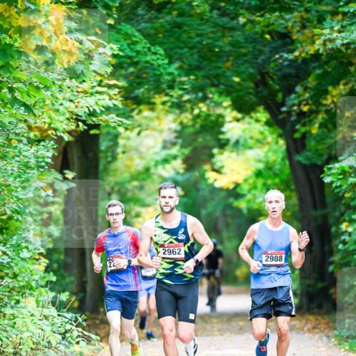 12.10.2025 - Bramfelder Halbmarathon 2025 Dr. Thomas Lammeyer http://msf.ph/oto/9340507 12.10.2025 09:47:51 Laufen 27, 2962, 2988 meine-sportfotos.de