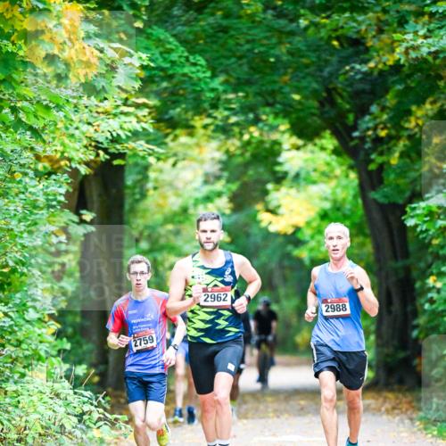 12.10.2025 - Bramfelder Halbmarathon 2025 Dr. Thomas Lammeyer http://msf.ph/oto/9340508 12.10.2025 09:47:51 Laufen 2759, 2962, 2988 meine-sportfotos.de