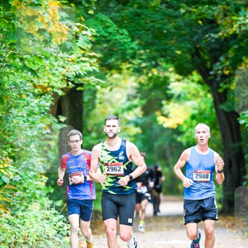 12.10.2025 - Bramfelder Halbmarathon 2025 Dr. Thomas Lammeyer http://msf.ph/oto/9340511 12.10.2025 09:47:52 Laufen 2962, 2988 meine-sportfotos.de