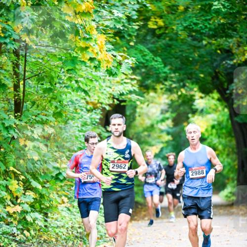 12.10.2025 - Bramfelder Halbmarathon 2025 Dr. Thomas Lammeyer http://msf.ph/oto/9340517 12.10.2025 09:47:53 Laufen 75, 2962, 2988 meine-sportfotos.de