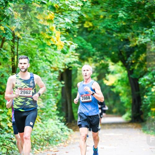 12.10.2025 - Bramfelder Halbmarathon 2025 Dr. Thomas Lammeyer http://msf.ph/oto/9340523 12.10.2025 09:47:54 Laufen 2962, 2988 meine-sportfotos.de
