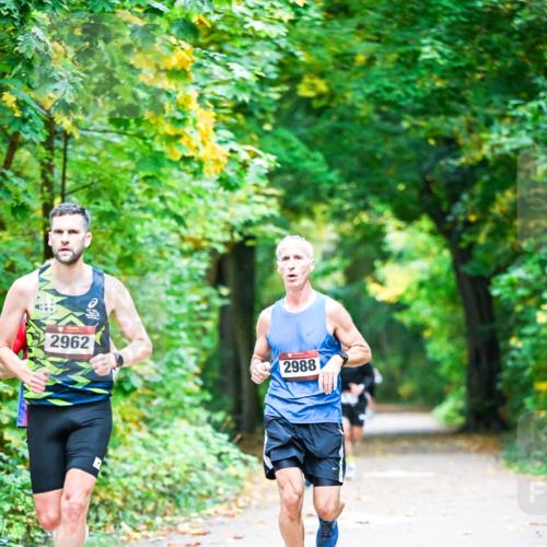 12.10.2025 - Bramfelder Halbmarathon 2025 Dr. Thomas Lammeyer http://msf.ph/oto/9340524 12.10.2025 09:47:54 Laufen 2962, 2988 meine-sportfotos.de