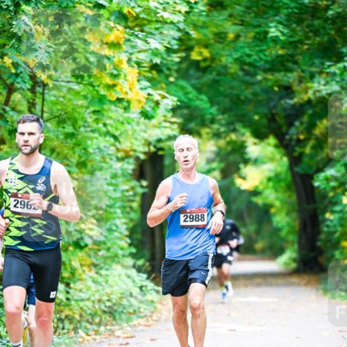 12.10.2025 - Bramfelder Halbmarathon 2025 Dr. Thomas Lammeyer http://msf.ph/oto/9340525 12.10.2025 09:47:54 Laufen 296, 2988 meine-sportfotos.de