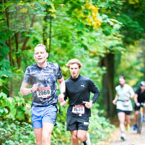 12.10.2025 - Bramfelder Halbmarathon 2025 Dr. Thomas Lammeyer http://msf.ph/oto/9340554 12.10.2025 09:47:59 Laufen 2969, 83, 2549 meine-sportfotos.de