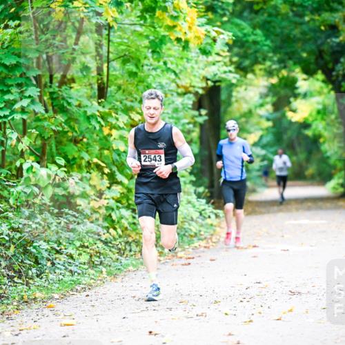 12.10.2025 - Bramfelder Halbmarathon 2025 Dr. Thomas Lammeyer http://msf.ph/oto/9340573 12.10.2025 09:48:13 Laufen 2543 meine-sportfotos.de