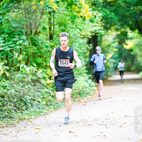 12.10.2025 - Bramfelder Halbmarathon 2025 Dr. Thomas Lammeyer http://msf.ph/oto/9340576 12.10.2025 09:48:13 Laufen 2543, 47 meine-sportfotos.de