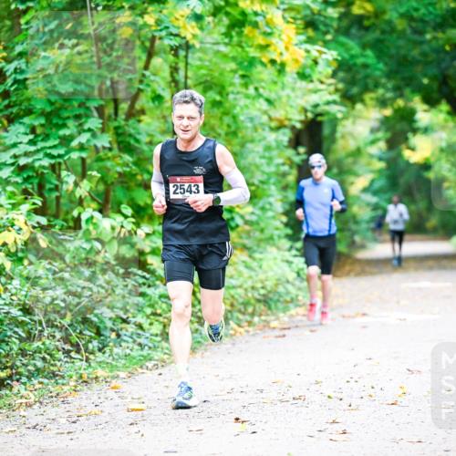 12.10.2025 - Bramfelder Halbmarathon 2025 Dr. Thomas Lammeyer http://msf.ph/oto/9340578 12.10.2025 09:48:14 Laufen 2543 meine-sportfotos.de