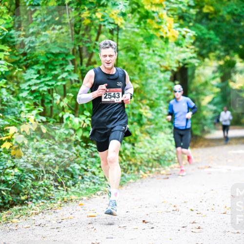 12.10.2025 - Bramfelder Halbmarathon 2025 Dr. Thomas Lammeyer http://msf.ph/oto/9340580 12.10.2025 09:48:14 Laufen 2543, 47 meine-sportfotos.de