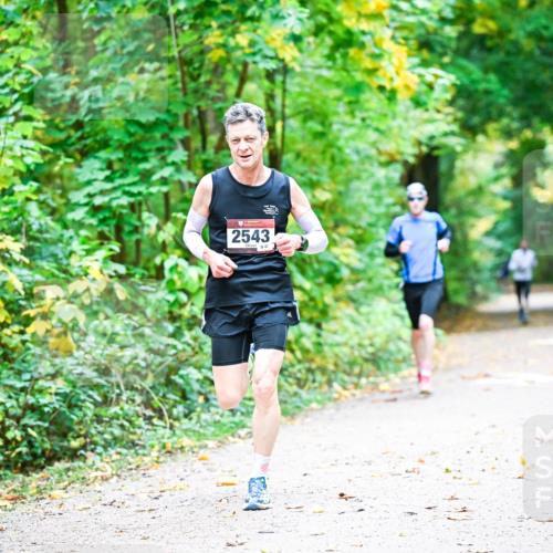 12.10.2025 - Bramfelder Halbmarathon 2025 Dr. Thomas Lammeyer http://msf.ph/oto/9340581 12.10.2025 09:48:14 Laufen 2543, 47 meine-sportfotos.de