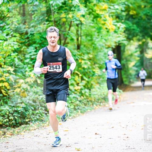 12.10.2025 - Bramfelder Halbmarathon 2025 Dr. Thomas Lammeyer http://msf.ph/oto/9340584 12.10.2025 09:48:15 Laufen 2543, 47 meine-sportfotos.de