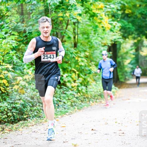 12.10.2025 - Bramfelder Halbmarathon 2025 Dr. Thomas Lammeyer http://msf.ph/oto/9340585 12.10.2025 09:48:15 Laufen 2543 meine-sportfotos.de