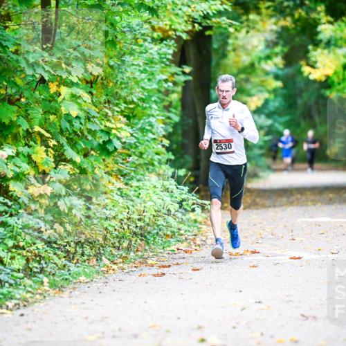 12.10.2025 - Bramfelder Halbmarathon 2025 Dr. Thomas Lammeyer http://msf.ph/oto/9340591 12.10.2025 09:48:22 Laufen 2530 meine-sportfotos.de
