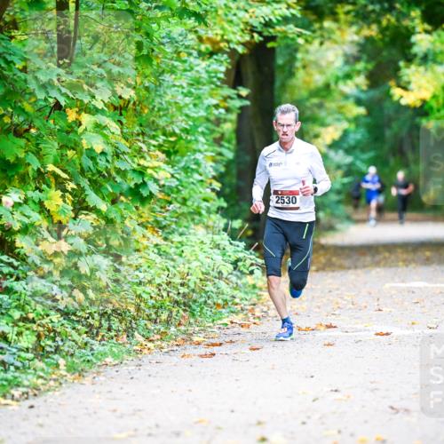 12.10.2025 - Bramfelder Halbmarathon 2025 Dr. Thomas Lammeyer http://msf.ph/oto/9340592 12.10.2025 09:48:22 Laufen 2530 meine-sportfotos.de