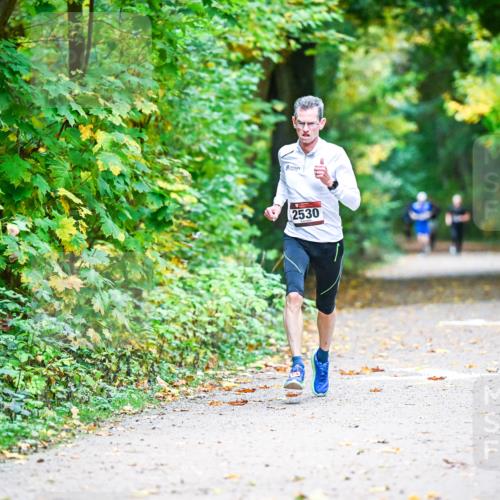 12.10.2025 - Bramfelder Halbmarathon 2025 Dr. Thomas Lammeyer http://msf.ph/oto/9340596 12.10.2025 09:48:22 Laufen 2530 meine-sportfotos.de